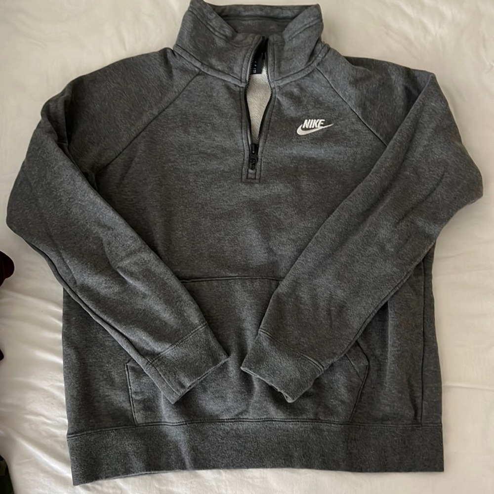 NWOT NIKE HALF ZIP SWEATER